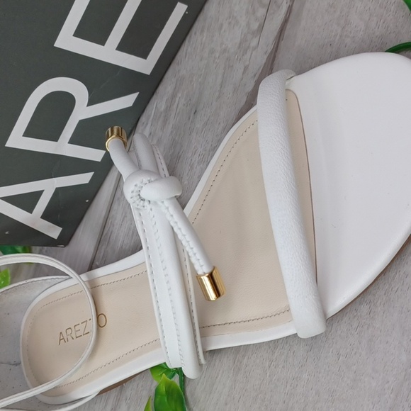 Arezzo Napa Capri White Sandal NIB - Picture 2 of 9